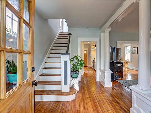 4th image of 2927 Garland Ave
