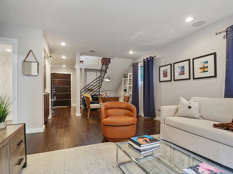 1030 Port St #2 — Photo 1