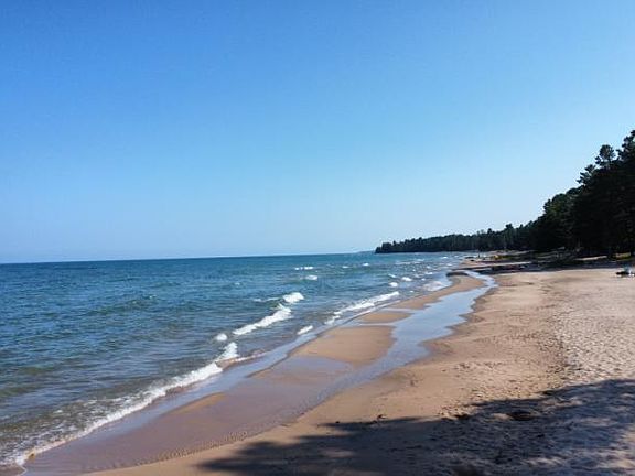 4th image of 4442 N Lake Shore Dr
