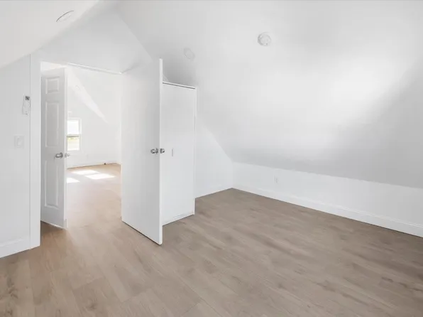 46 Garden Place image 24 of 34