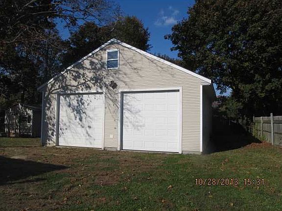 5th image of 14 Carlson Cir