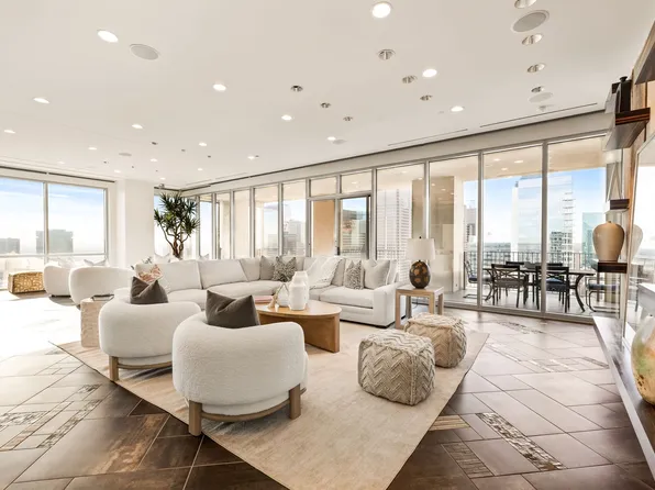 1717 Arts Plz Suite 2002, Dallas, TX 75201