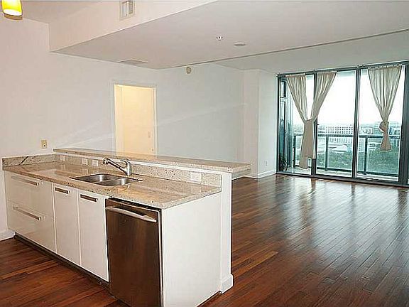 4th image of 601 NE 36th St APT 1702