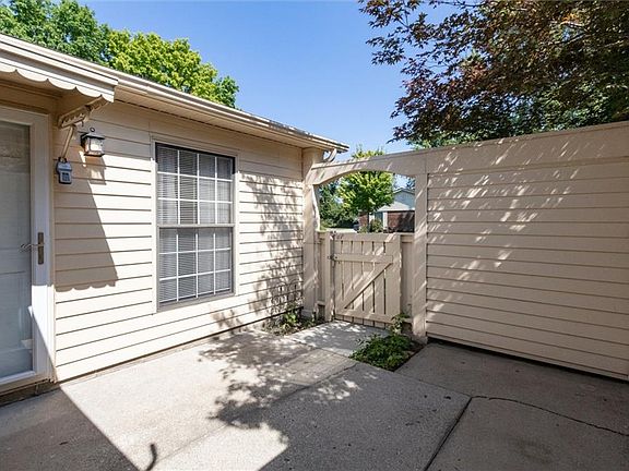 3rd image of 4811 London Dr