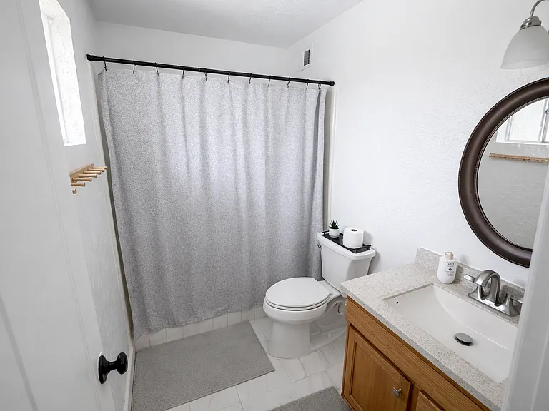 724 N Pine St — Photo 7