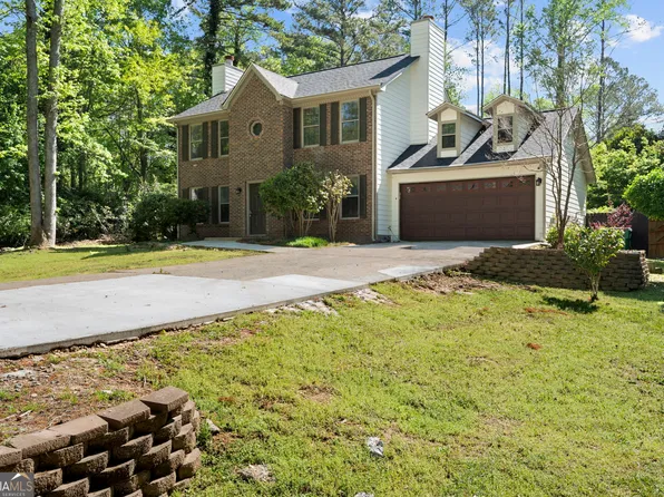 180 Paces Dr, Fayetteville, GA 30215