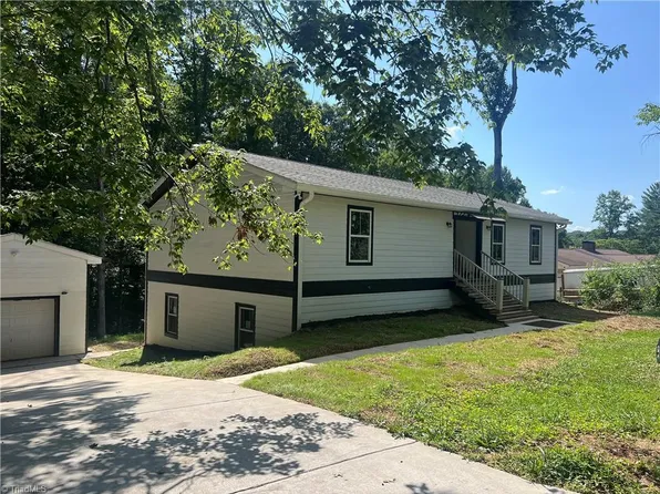 624 Wildwood Dr, North Wilkesboro, NC 28659