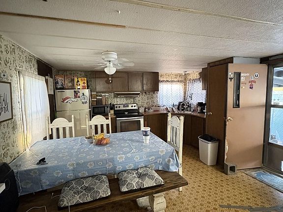 3rd image of 857 Grandview St