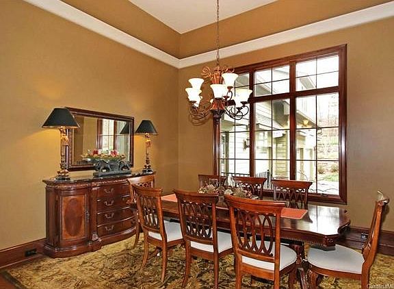 2nd image of 153 Broadview Cir