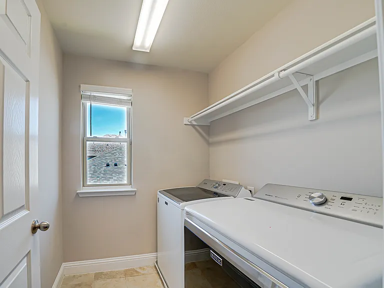 410 Club House Dr — Photo 18