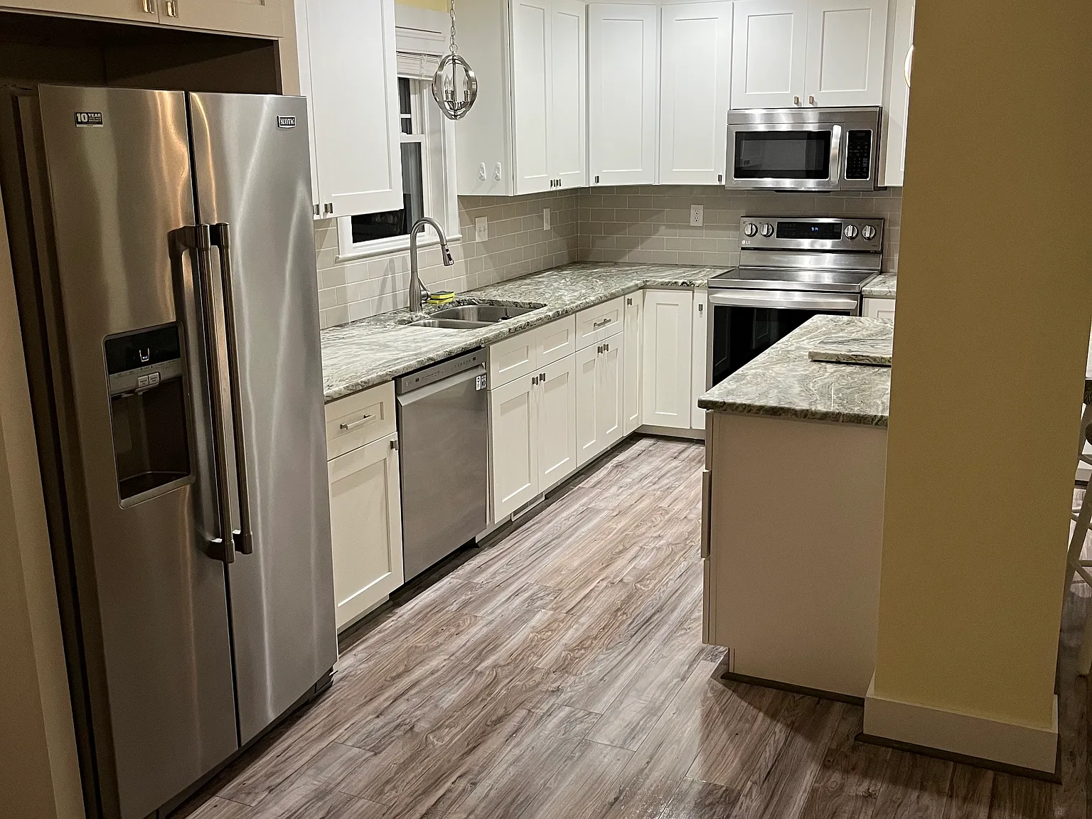 3 bed, 2.5 bath, 1800 sqft, $2,500 — Photo 2