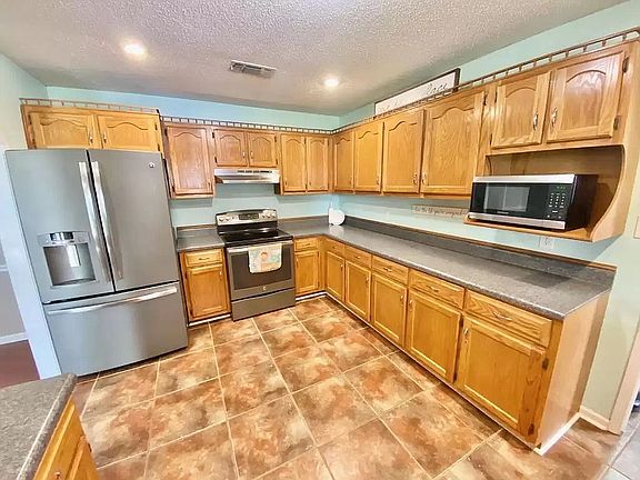 3rd image of 126 Westwood Cir
