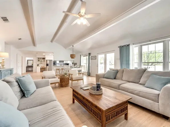 150 Guadalupe Dr, Mabank, TX 75156