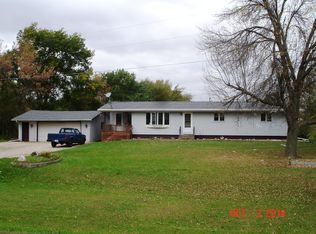 1865 Honey Creek Rd, Manchester, IA 52057