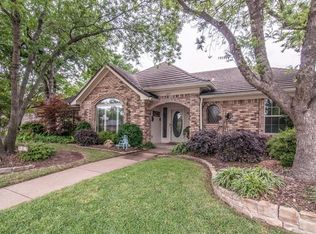 209 Norfolk Dr, Bedford, TX 76021