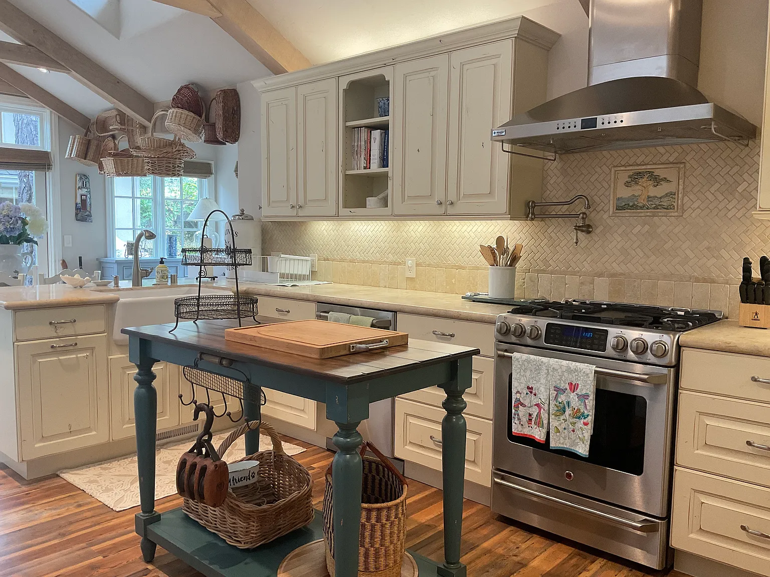 3 bed, 2042 sqft, $7,000 — Photo 3