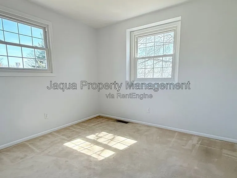 2383 Quincy Ave — Photo 16