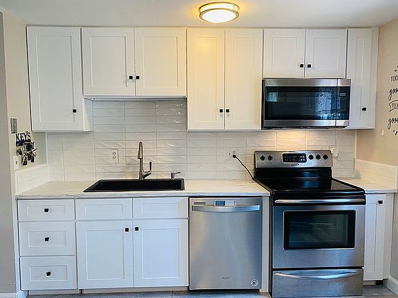 3rd image of 8946 Stillwater Dr