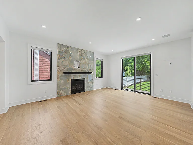 67 Westervelt Pl — Photo 47