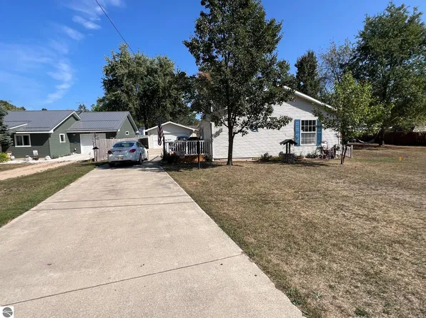 10429 Garfield Ave, Lake, MI 48632