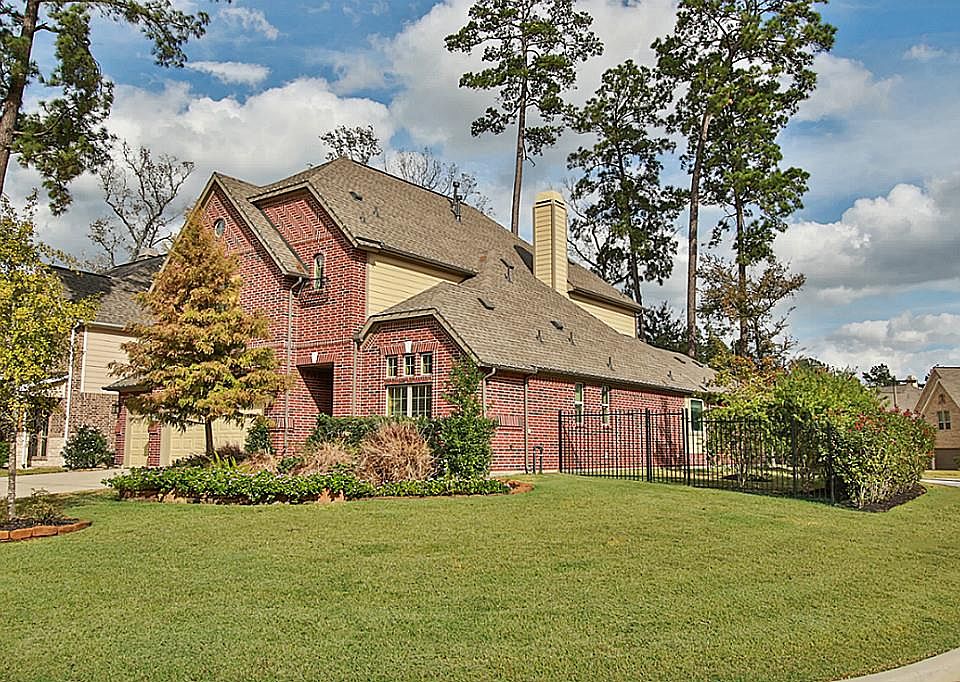 1st image of 2 Cohasset Pl