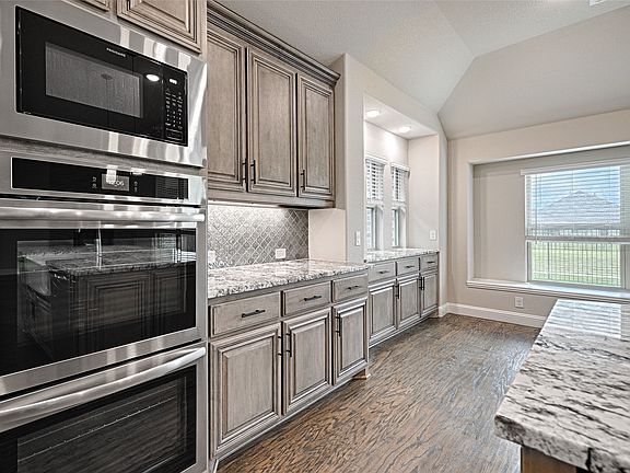 2nd image of 521 Livia St