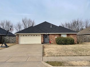 6008 S 39th Pl, Rogers, AR 72758