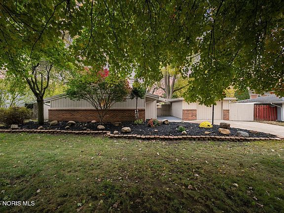 2nd image of 3144 E Lincolnshire Blvd