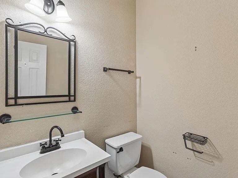2404 Kristen Ln — Photo 9
