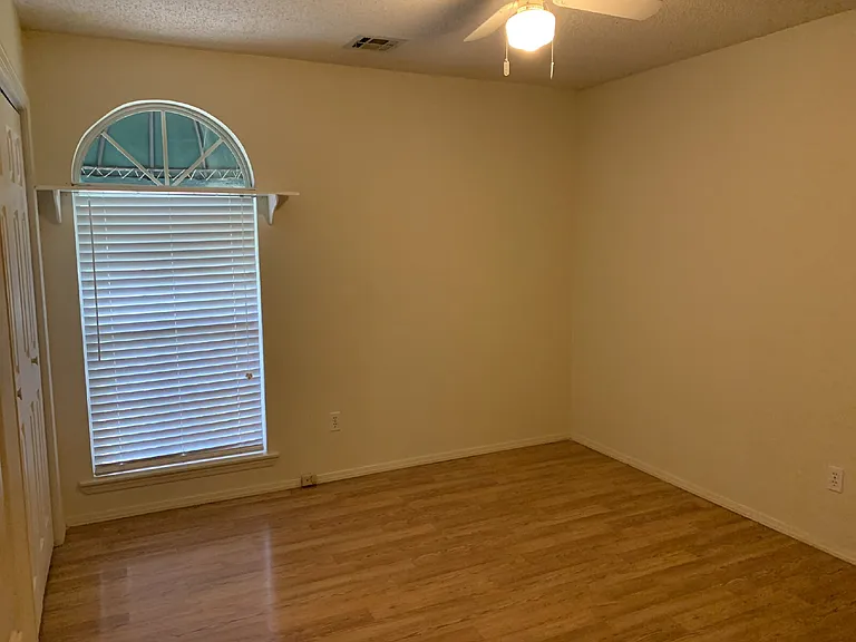 1302 N Flamingo Rd — Photo 15