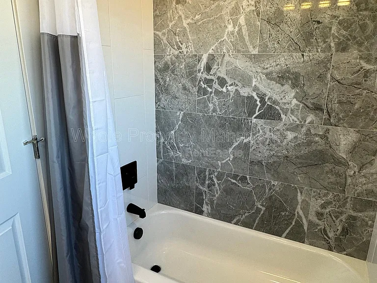 102 S Newton St — Photo 19