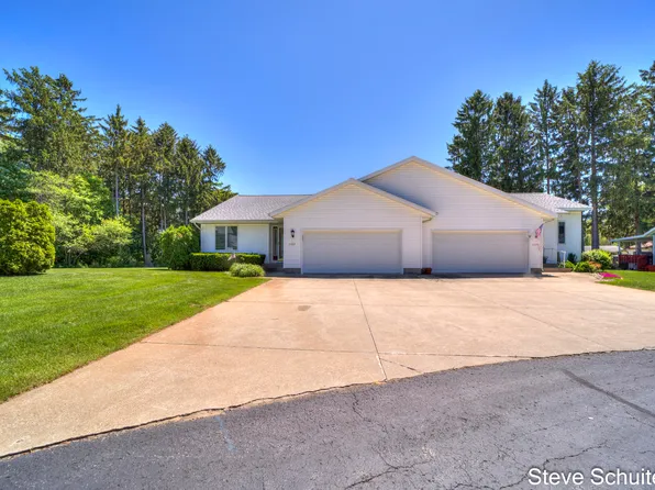 1163 Aspen Dr, Norton Shores, MI 49441