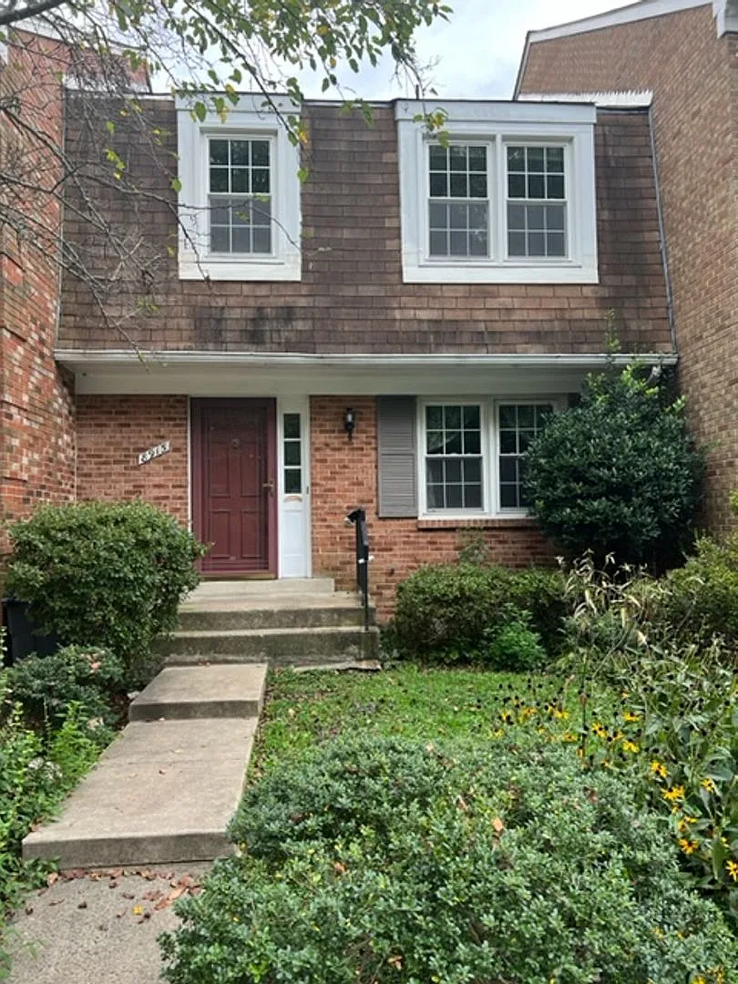 8915 Grandstaff Ct — Photo 1
