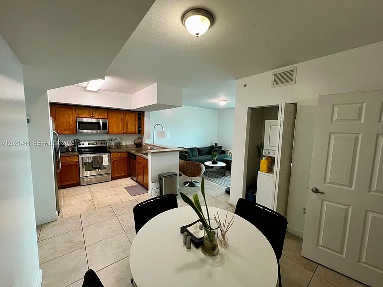 1723 SW 2nd Ave #1106 — Photo 4