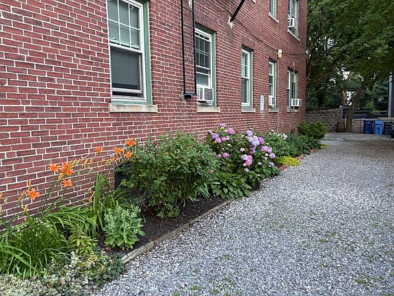 2nd image of 252 Harvard St APT 1