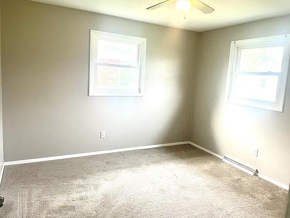 3rd image of 1343 Primrose Ln
