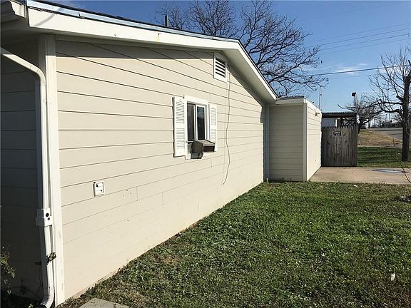 2nd image of 2319 Glenwood Dr