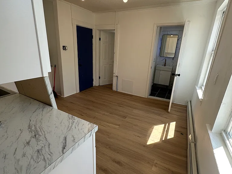 14 Crown St #2W — Photo 19