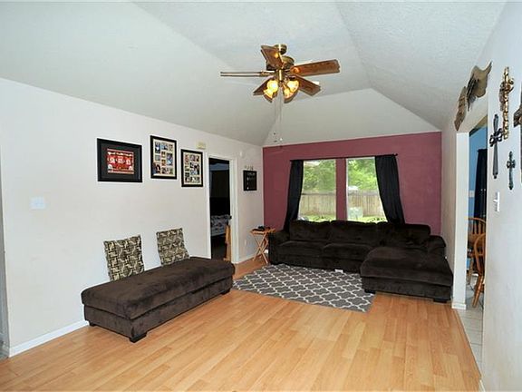 2nd image of 2511 Overland Trl