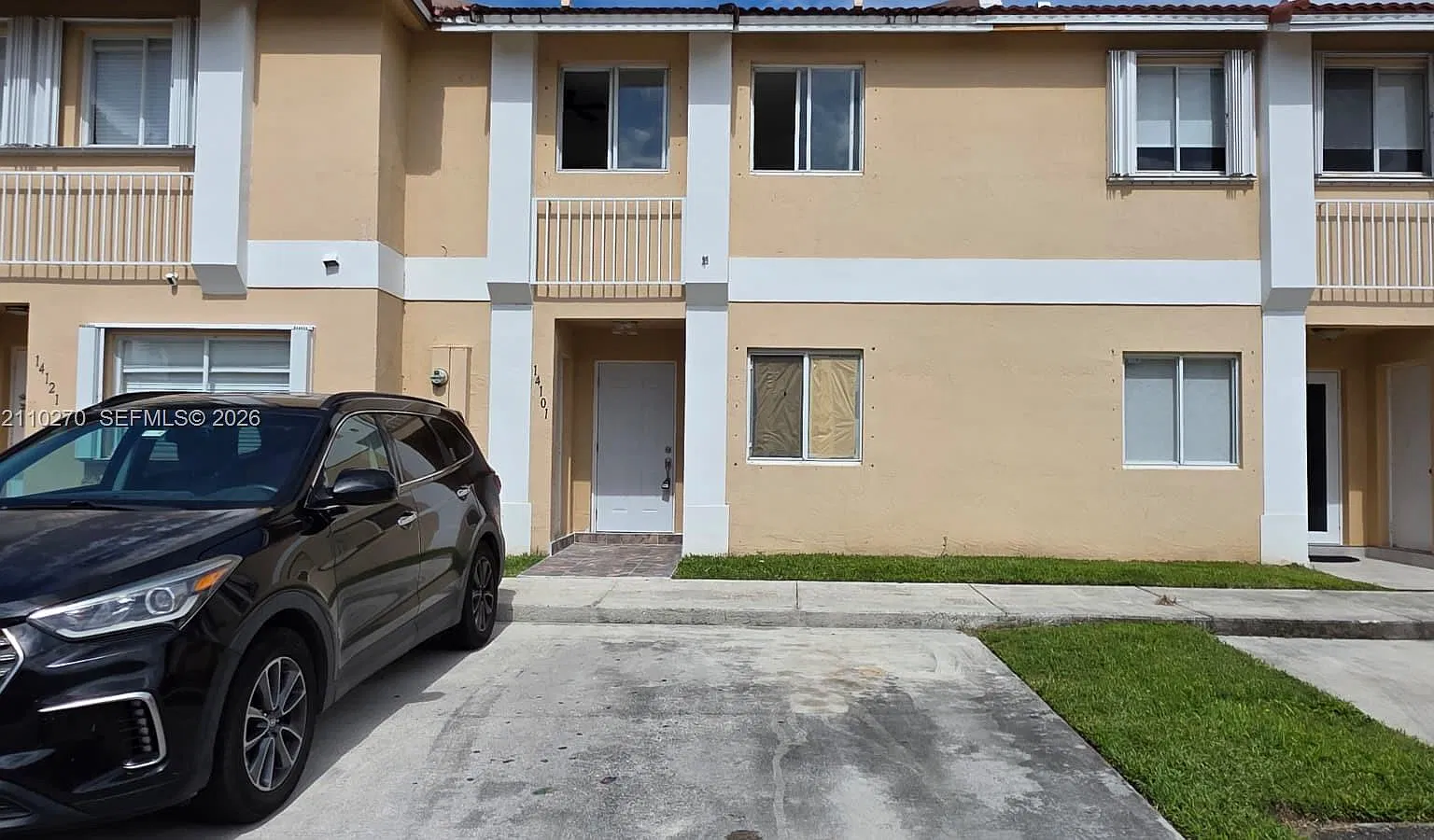 Weitzer Serena Lakes Town — Photo 1