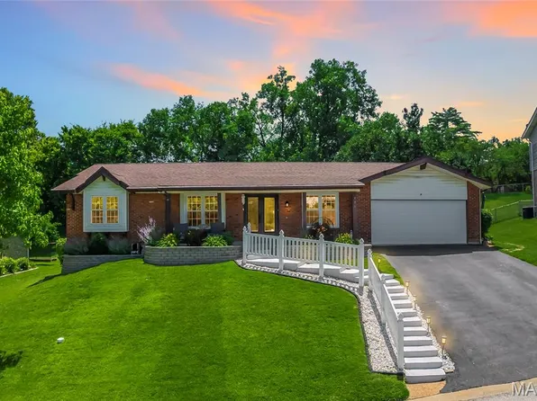 556 Spragues Mill Ct, Ballwin, MO 63011