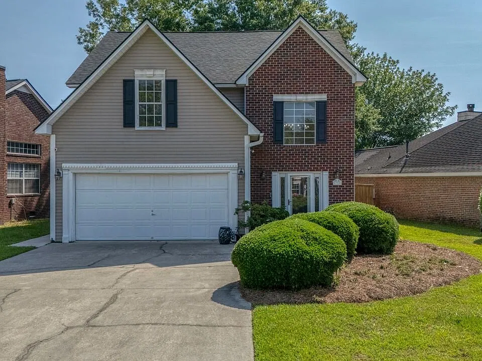 1310 Lark Ln