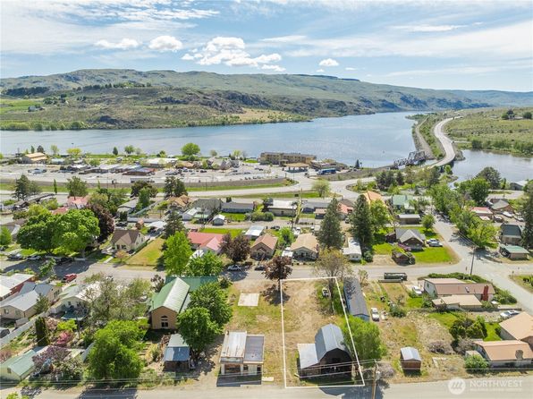 248 Beach Street, Pateros, WA 98846