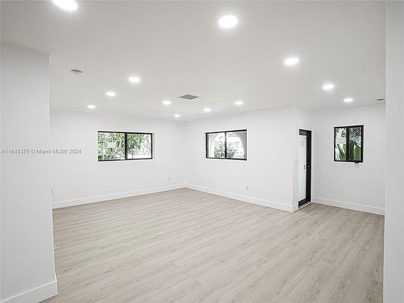 5th image of 530 NE 91st St