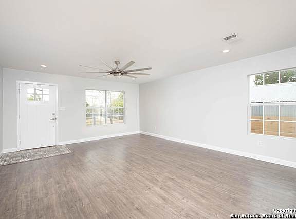 4th image of 1707 E Carson St
