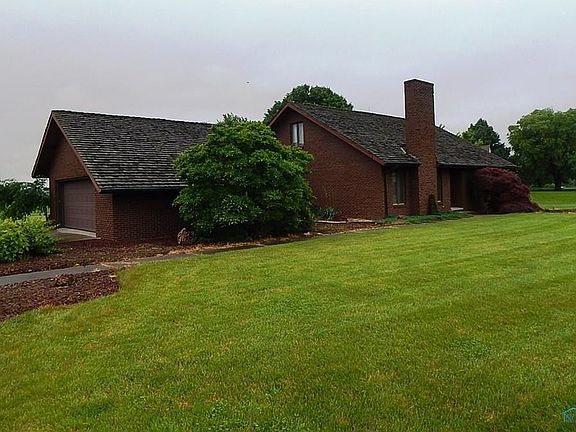3rd image of 798 Fairway Dr