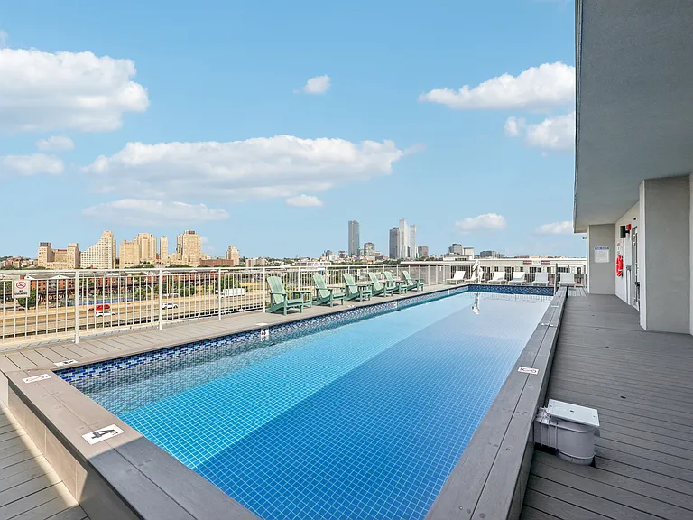 460 Grand — Photo 5