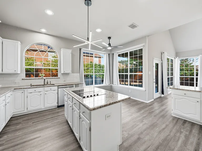 2416 McCarran Dr — Photo 28