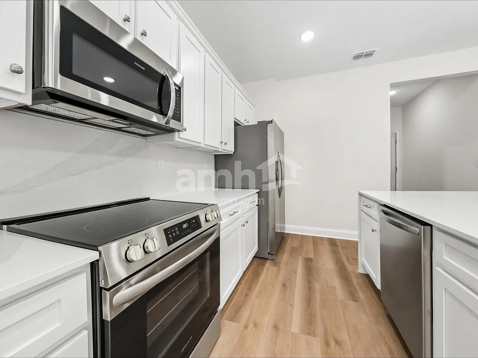 4 bed, 2.5 bath, 2241 sqft, $2,565 — Photo 3
