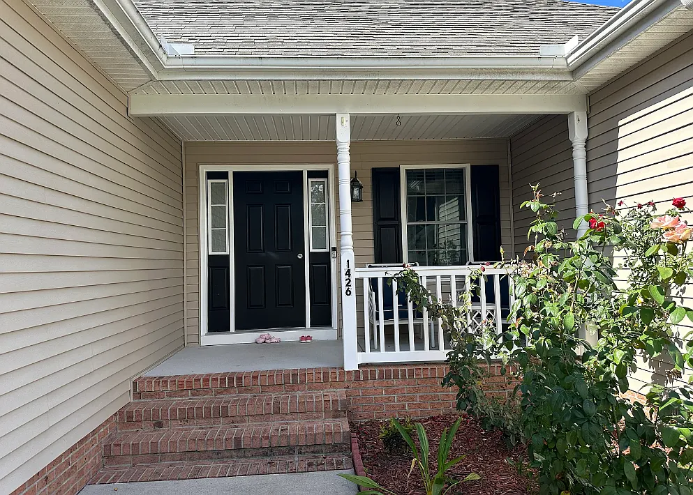 3 bed, 1472 sqft, $2,200 — Photo 2